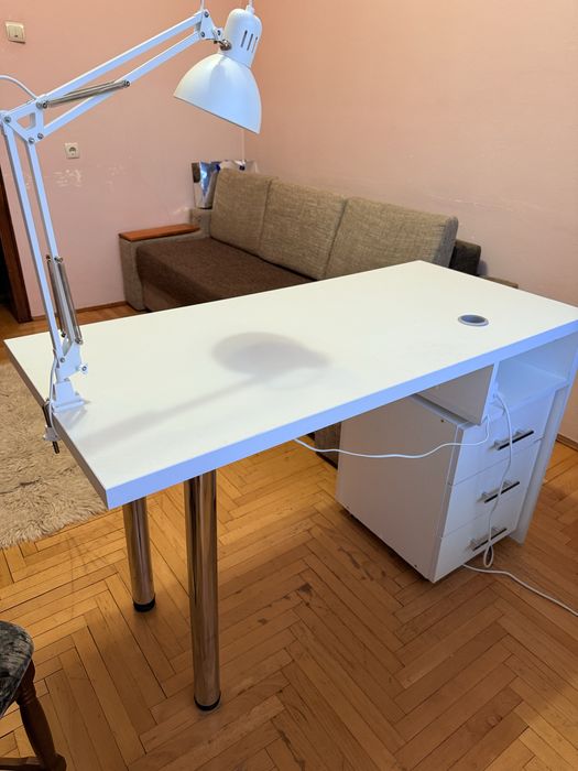 Стіл манікюрний +лампа