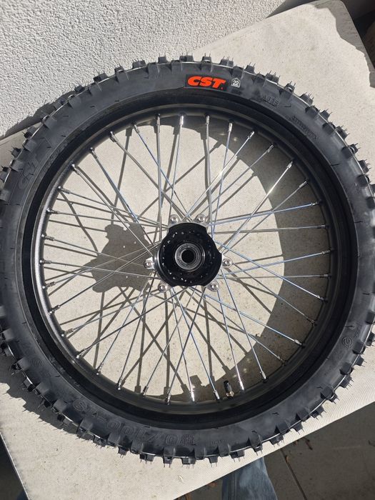 Nowe koło r19 Surron Ultra Bee przód z nową oponą CST