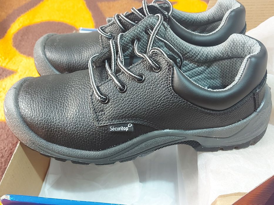 Sapatos de segurança biqueira de aço. Tam-42 Novos.
