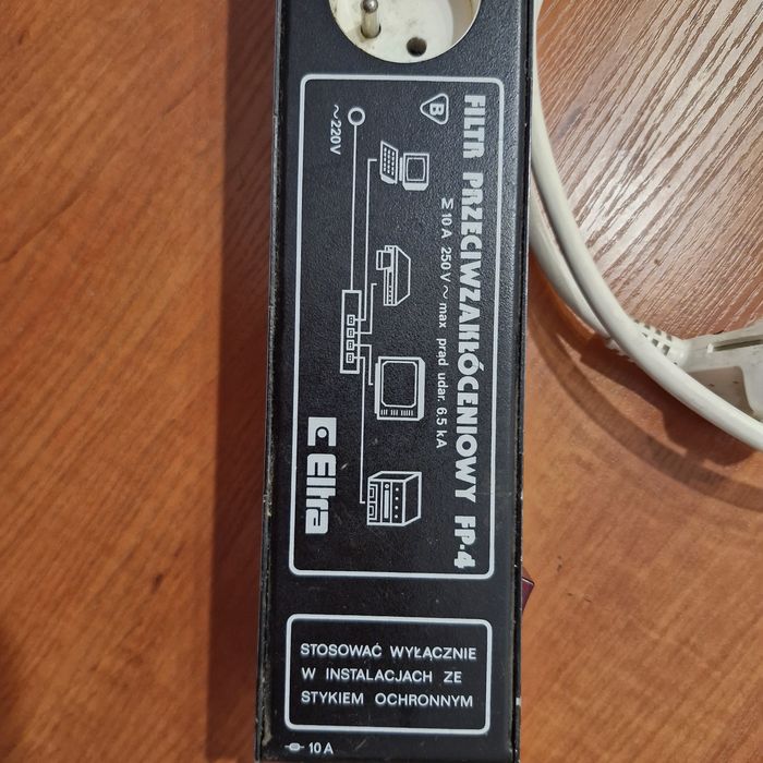 Listwa zasilająca przeciwzakłóceniowa