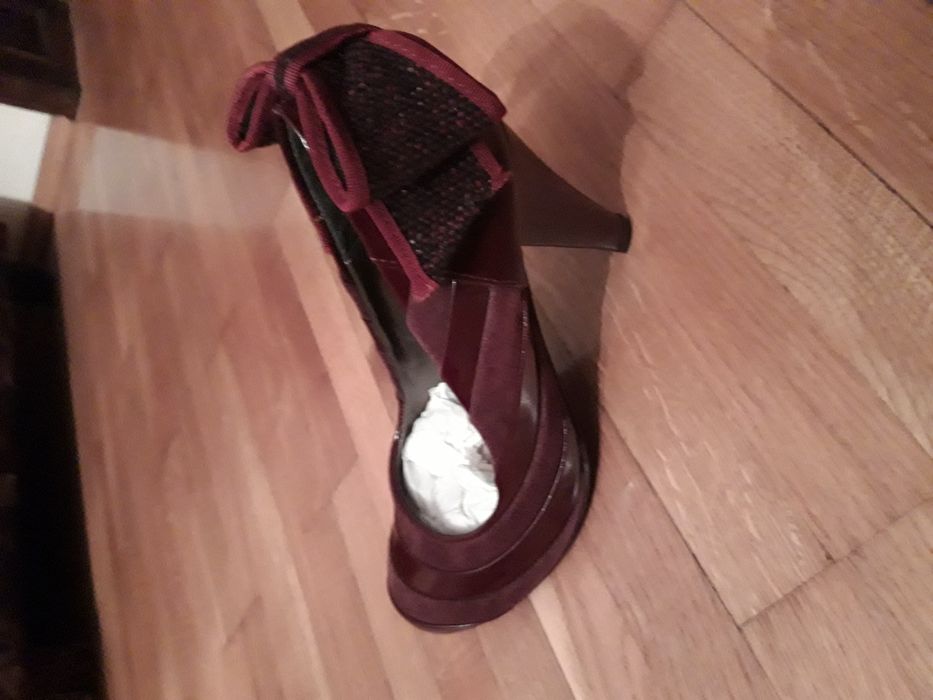 Продам нові жіночі шкіряні туфлі