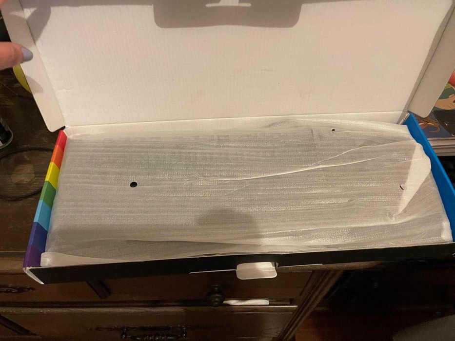 teclado semi novo em caixa tecla q funciona mal