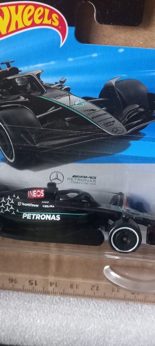 Mercedes-amg petronas formula one team hot wheels
