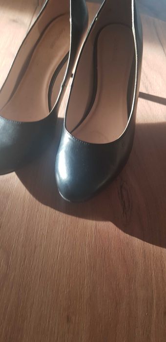 śliczne czarne czółenka- szpilki st idealny