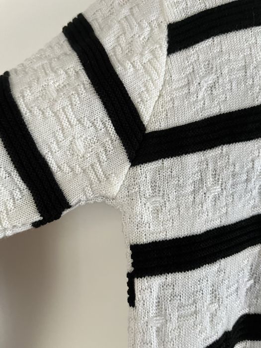 Sweterek kardigan w paski czarno biały na haftkę S