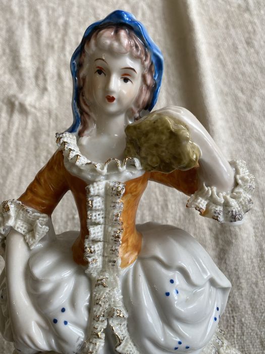 Статуэтка фарфоровая кружевная большая Дама 38 см