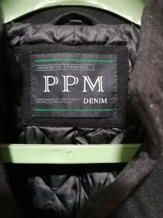 Płaszczyk z flauszu.