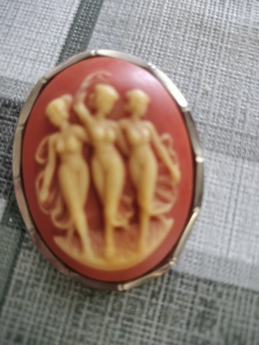 Broche vintage muito bonito.