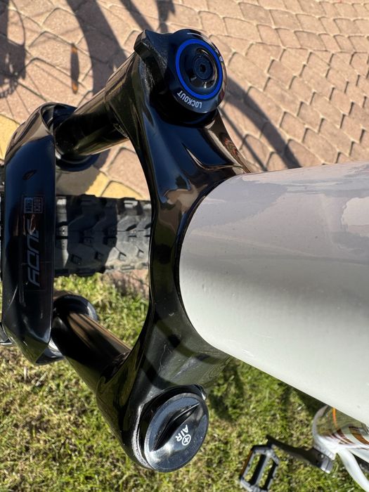 TREK Xcaliber 8 crystal white jak nowy XL rama  2023.07