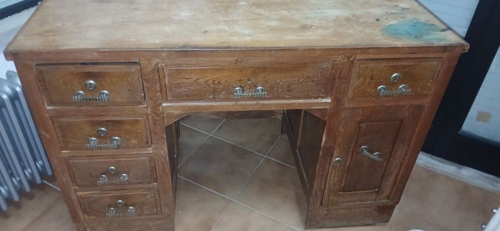 Escritório de madeira antigo