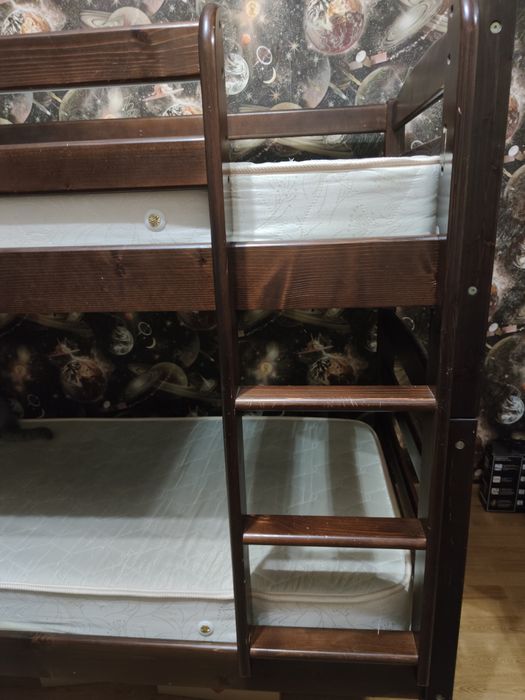 Продам двоярусне ліжко