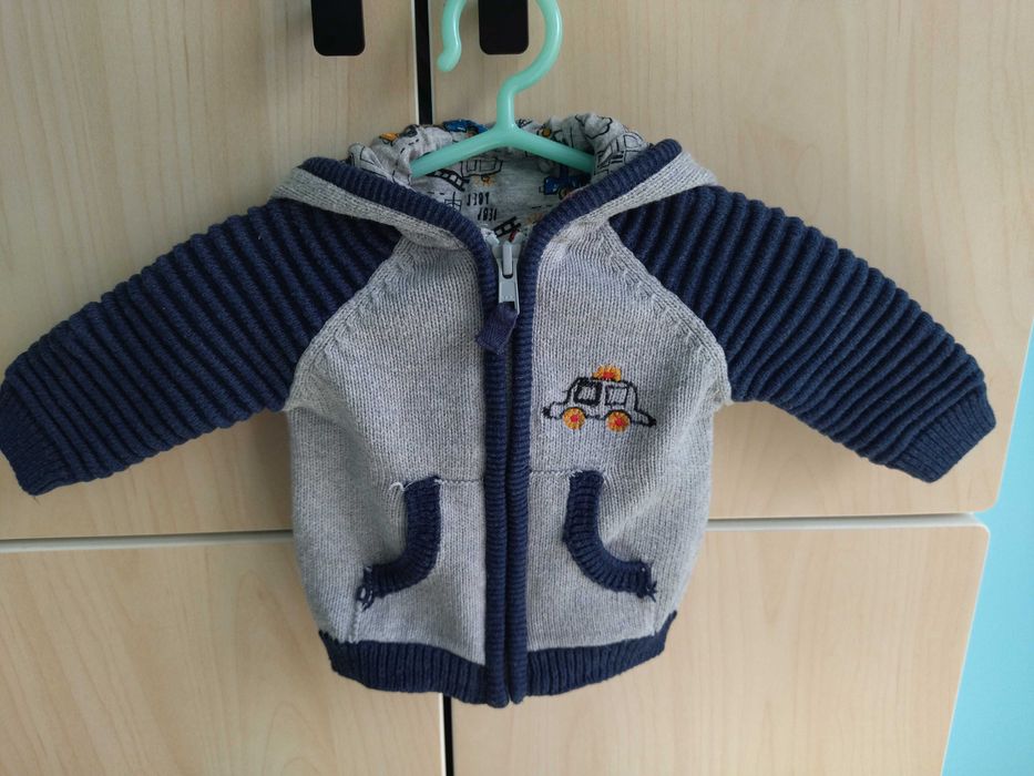 ciepły sweterek dla niemowlaka