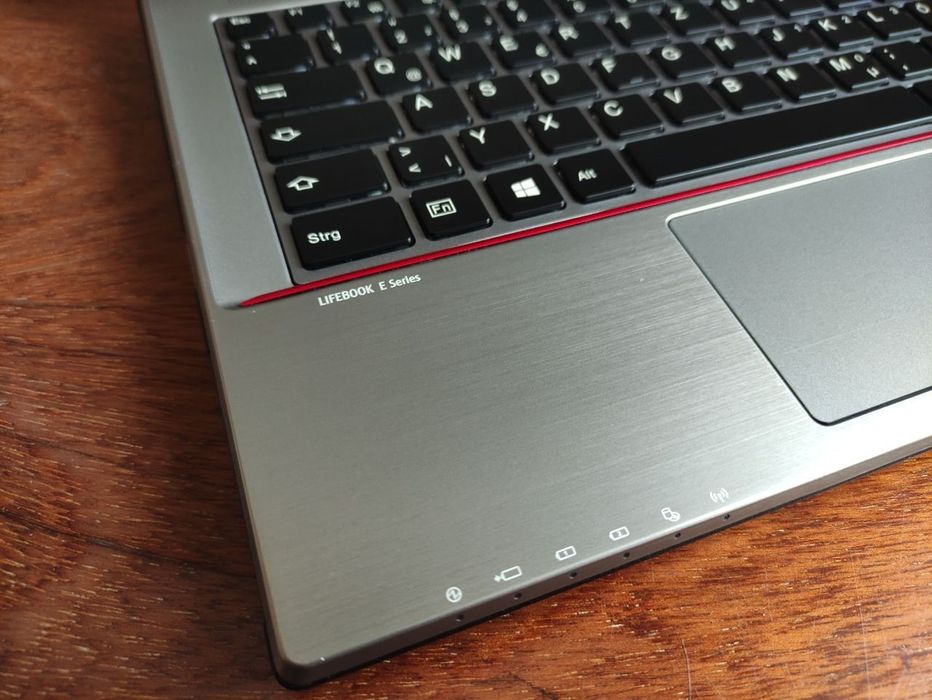 Fujitsu Lifebook E744