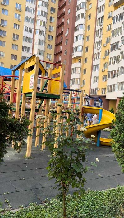Радужный. Квартира з ремонтом.