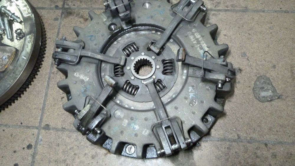 Sprzęgło, koło zamachowe,  Deutz-Fahr