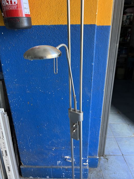 Candeeiro de sala alto