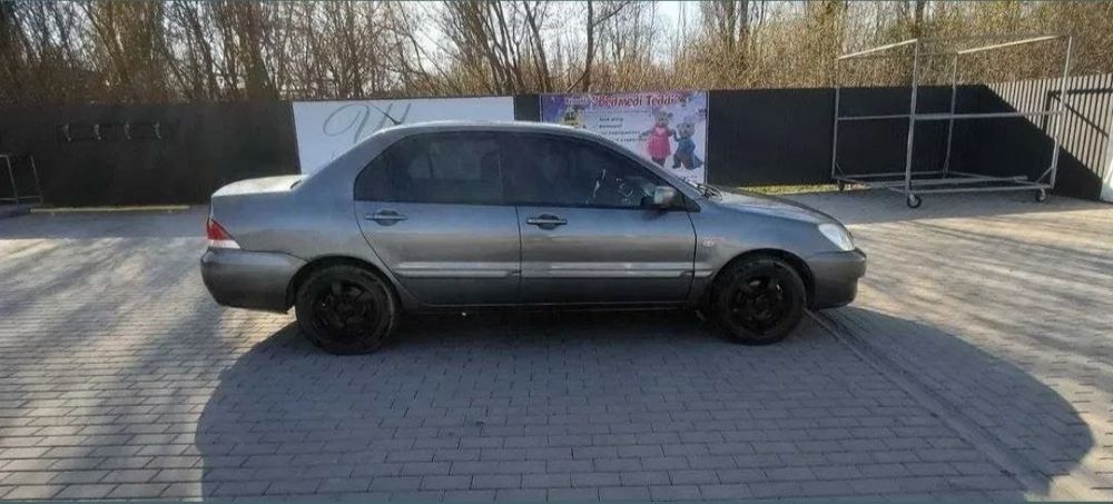 Автомобіль Mitsubishi Lancer