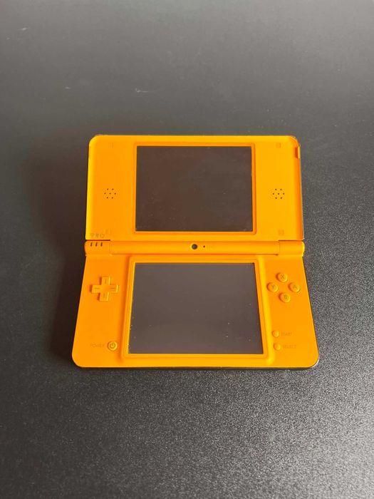 Nintendo DSi XL Amarela com 80+ Jogos