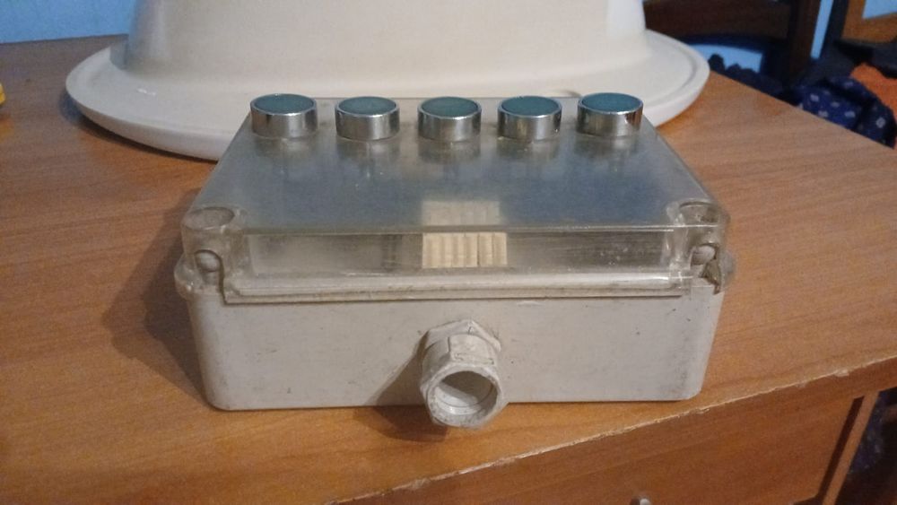 Caixa eléctrica em bom estado