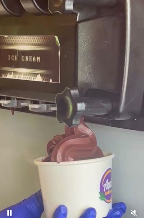 Máquina gelado e Açaí soft de mesa, de 3 maçanetas e  pré-resfriamento