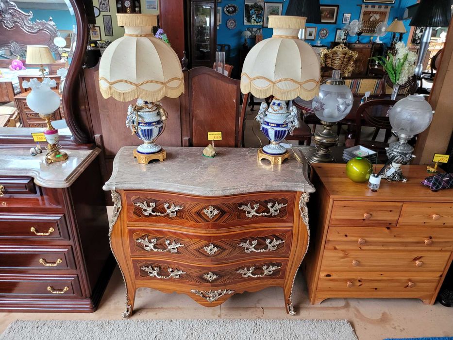 Excelente cómoda estilo Luís XV - Restaurada muito recentemente