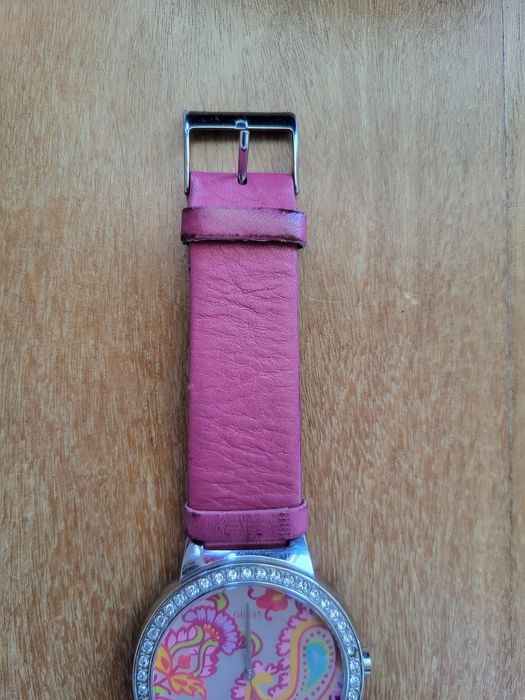 Relógio Fúcsia com Brilhantes - GUESS