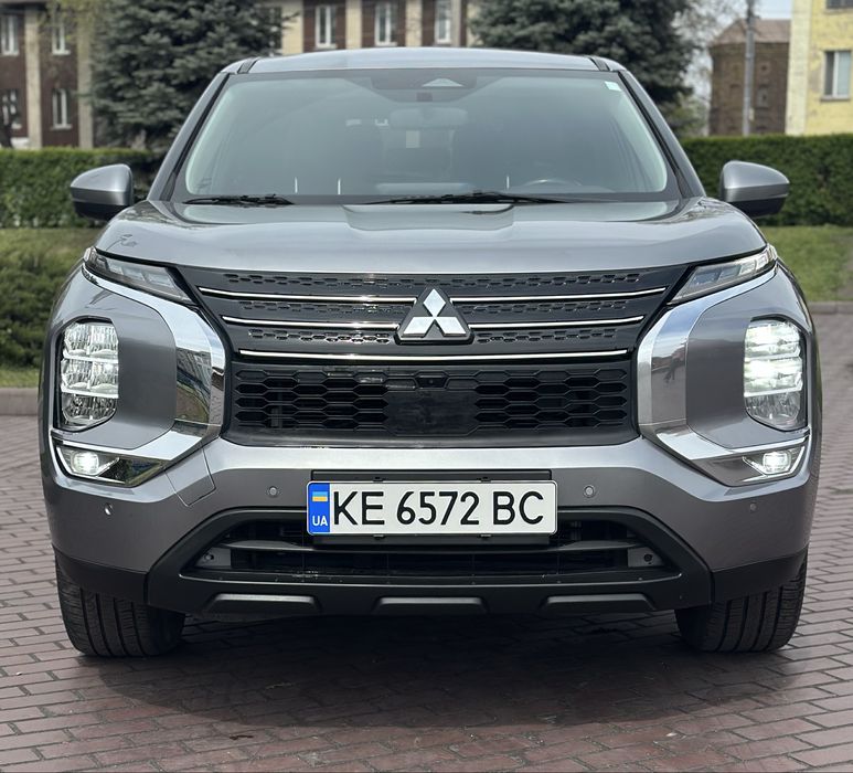 Продам Mitsubishi Outlander 2021 2022 2.5 передний привод 130.000 км