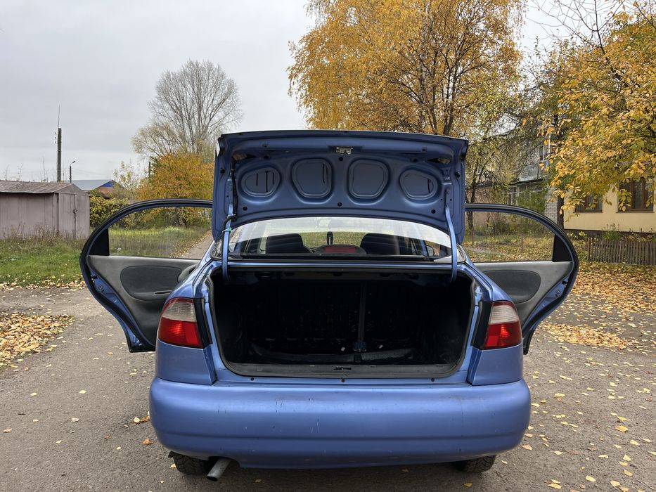 Продам автомобіль повністю обслужений, вкладень не потребує.