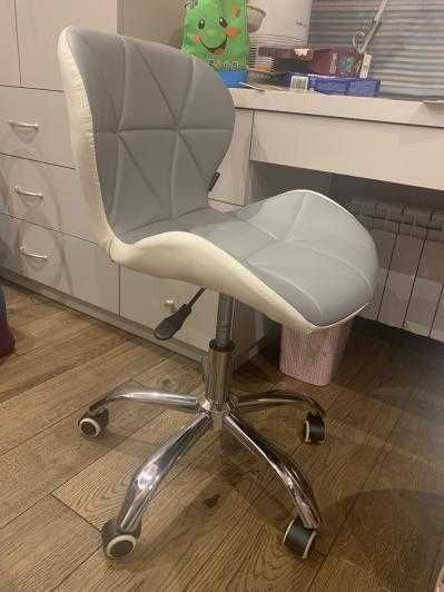 Кресло серое+белое компьютерное офисное Demure стул для мастера