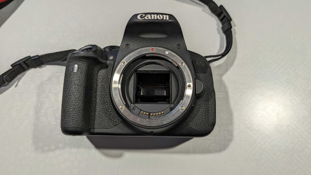 Фотоапарат Canon 650D+Сумка+ 2 об'єктива + 2 додаткові батареї