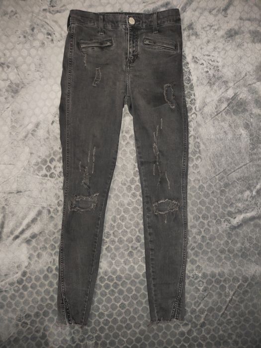 Nowe spodnie damskie jeans z dziurami.