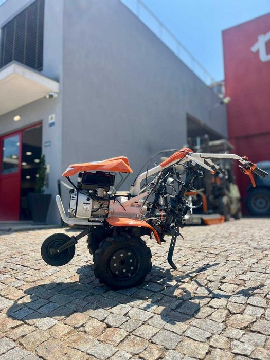 Motoenxada a gasolina STIHL MH 700 - Usada