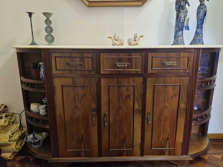 Aparador de Madeira com Espelho