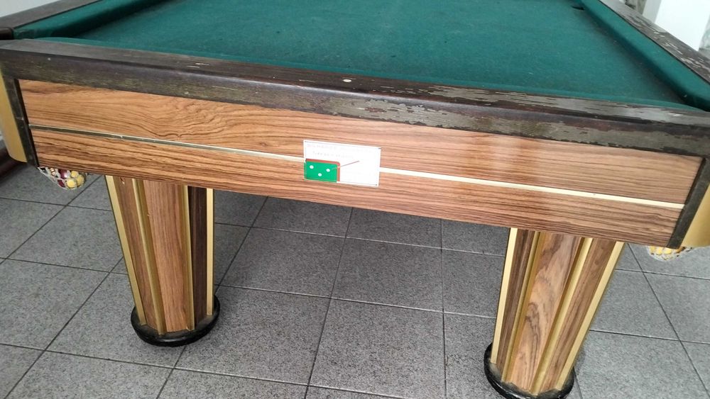 Vendo mesa de bilhar .