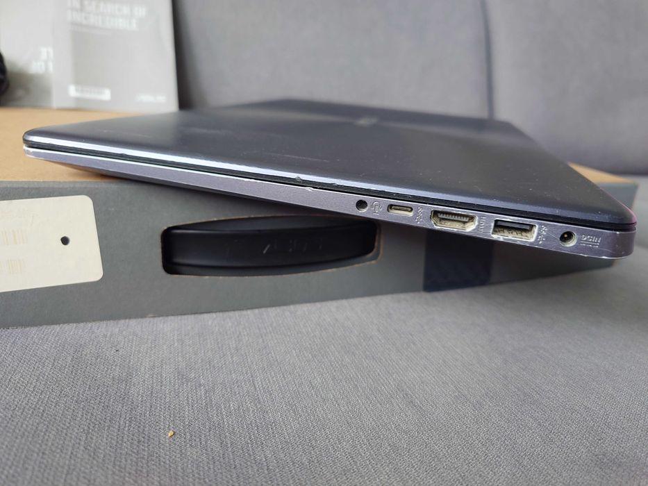 Laptop ASUS R520U
