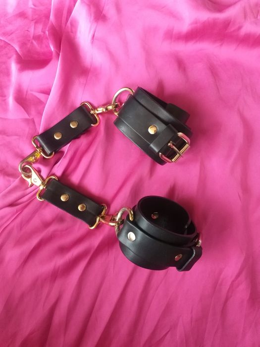 Наручники кожані жіночі
