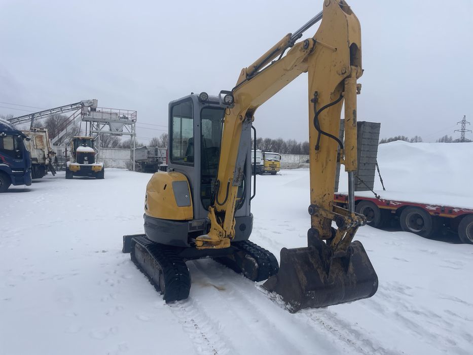 Міні екскаватор  New holland e30.2