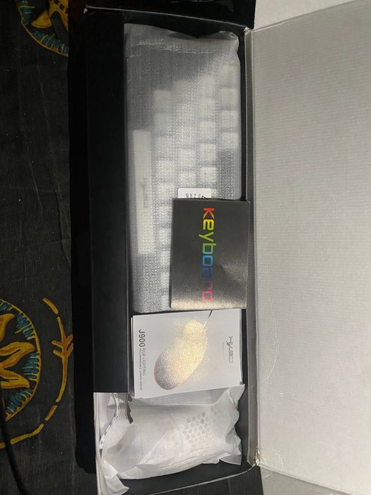 Продам клавиатуру +мышка