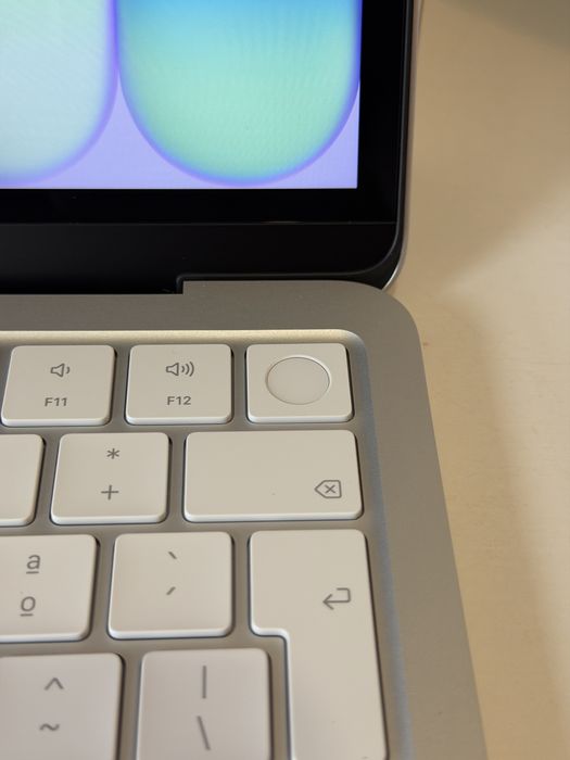 Apple MacBook Neo 512GB (Silver) | Garantia até Maio | Na Caixa completo (Como novo)