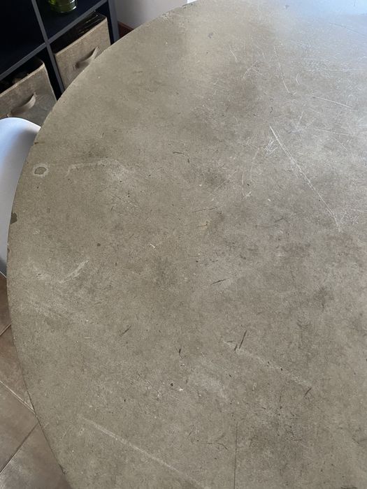 Conjunto mesa redonda e 4 cadeiras**urgente**