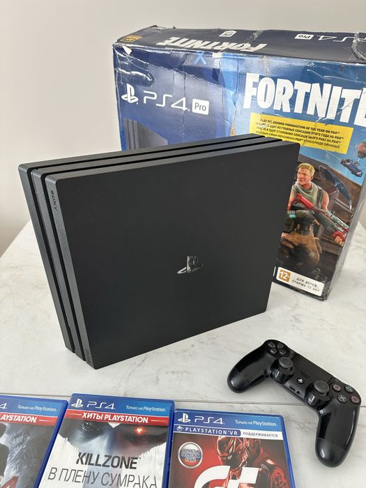 Ігрова приставка Sony PlayStation 4 Pro 1TB.