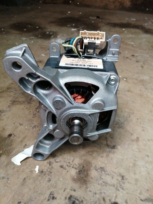 Мотор електричний.