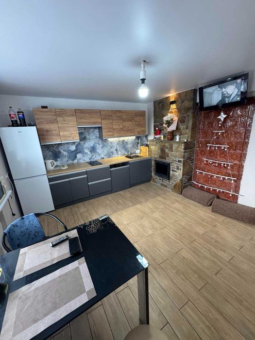 Затишний будинок за містом, чекає на ВАС!