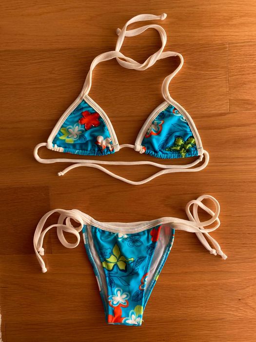 Bikini triangular brasileiro com pormenor de lantejoulas Cascais E