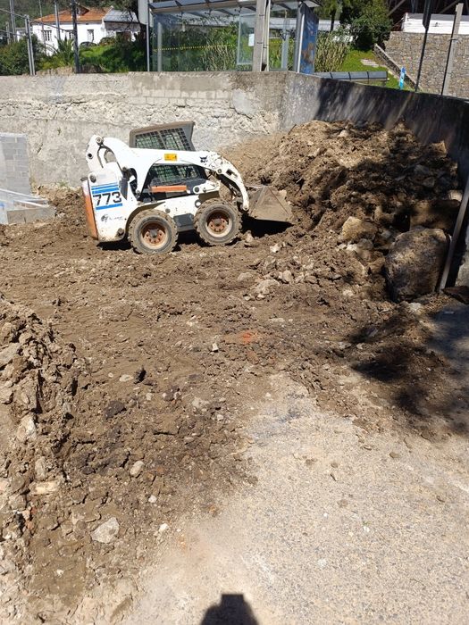 Serviços de Bobcat ( destroçador florestal)