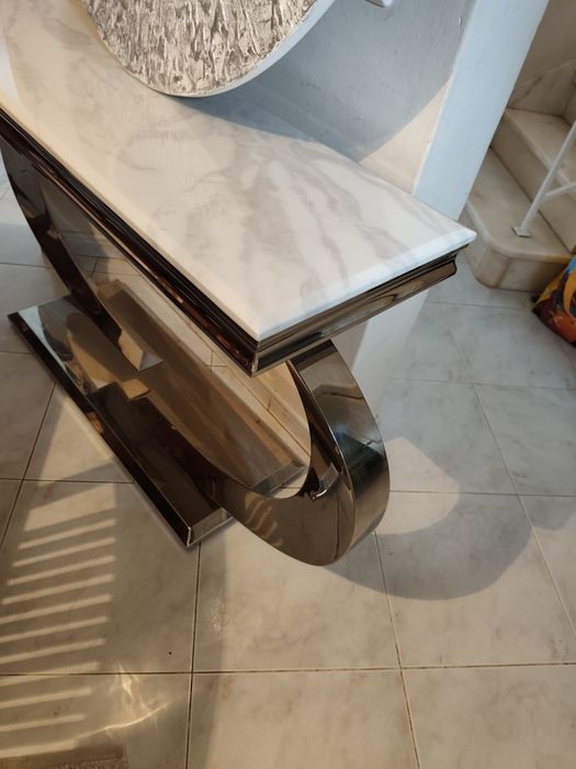 Consola com espelho redondo – conjunto decorativo de destaque