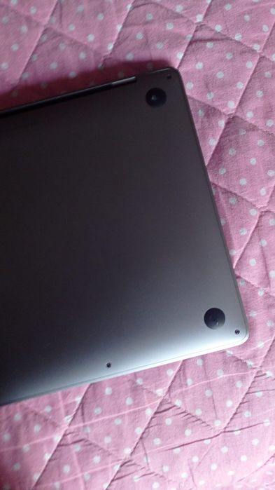 MacBook Pro 13437638681110794241