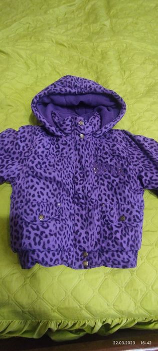 Продам курточку. 5-6 років.