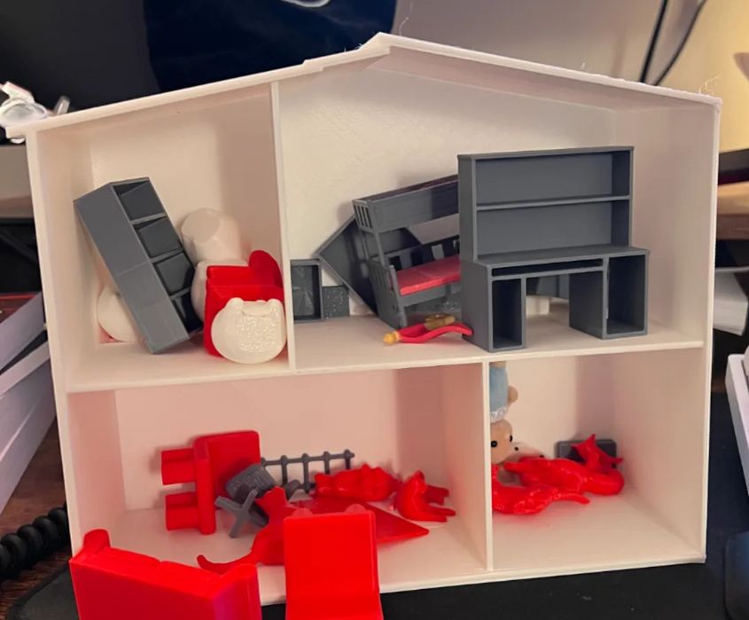 Miniatura Casa de Bonecas com 4 Divisões e Telhado de Telha