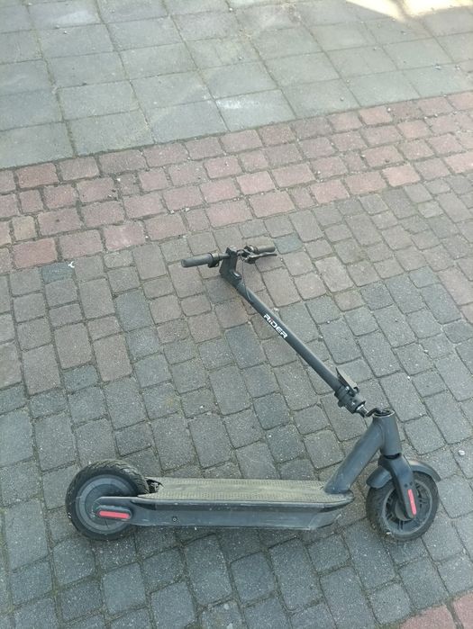 Na sprzedaż uszkodzona hulajnoga elektryczna marki RIDER.